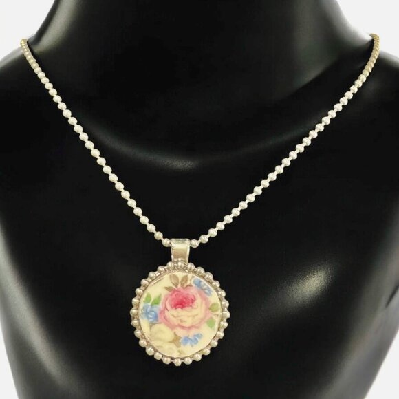 Vintage Homer Laughlin Broken China Round Pendant Floral Beaded Design Necklace - Picture 1 of 10